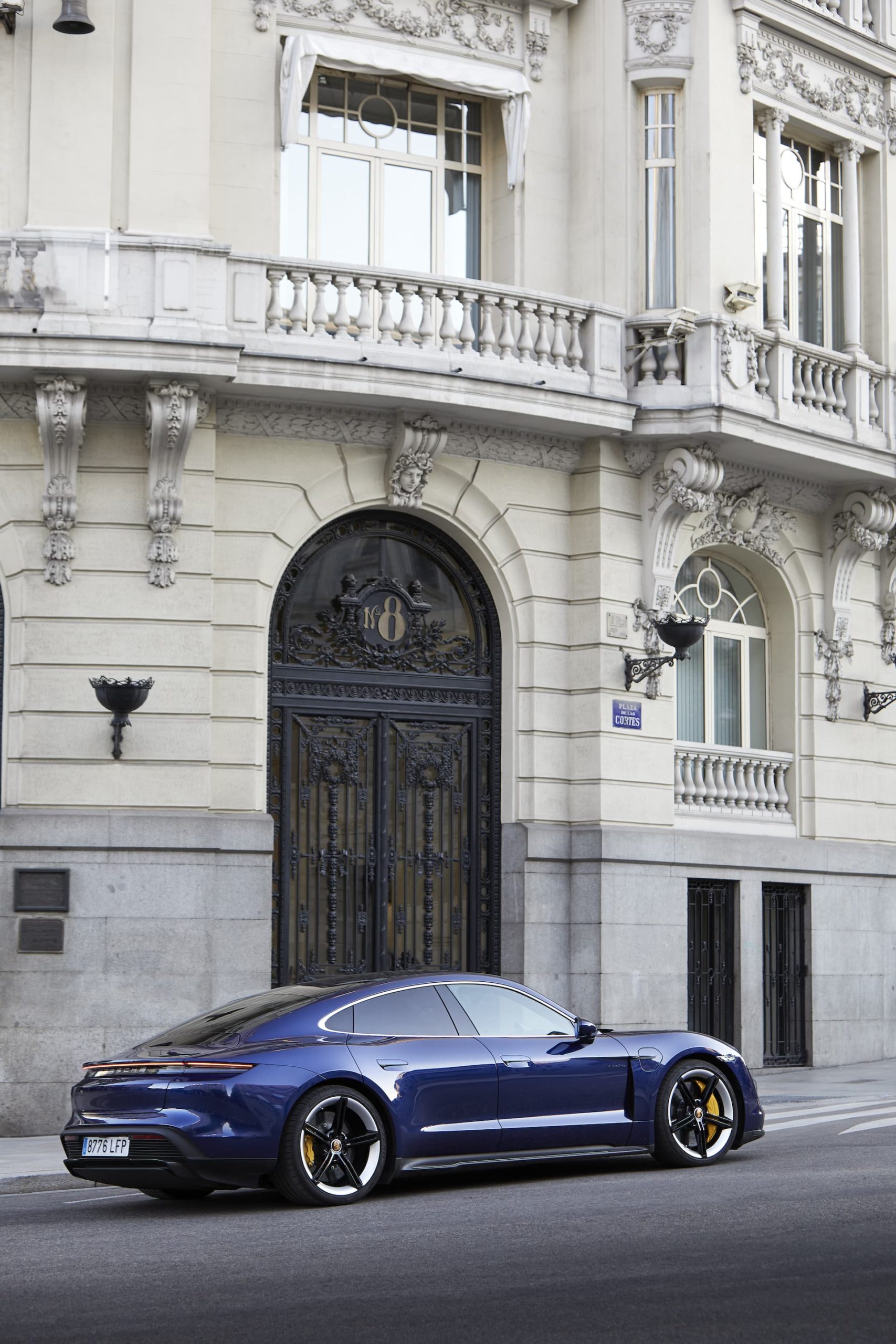 Porsche Taycan Azul Gentian 13