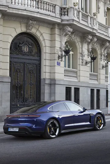 Porsche Taycan Azul Gentian 14