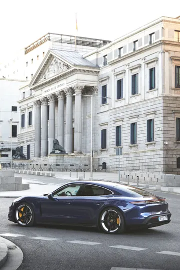 Porsche Taycan Azul Gentian 16
