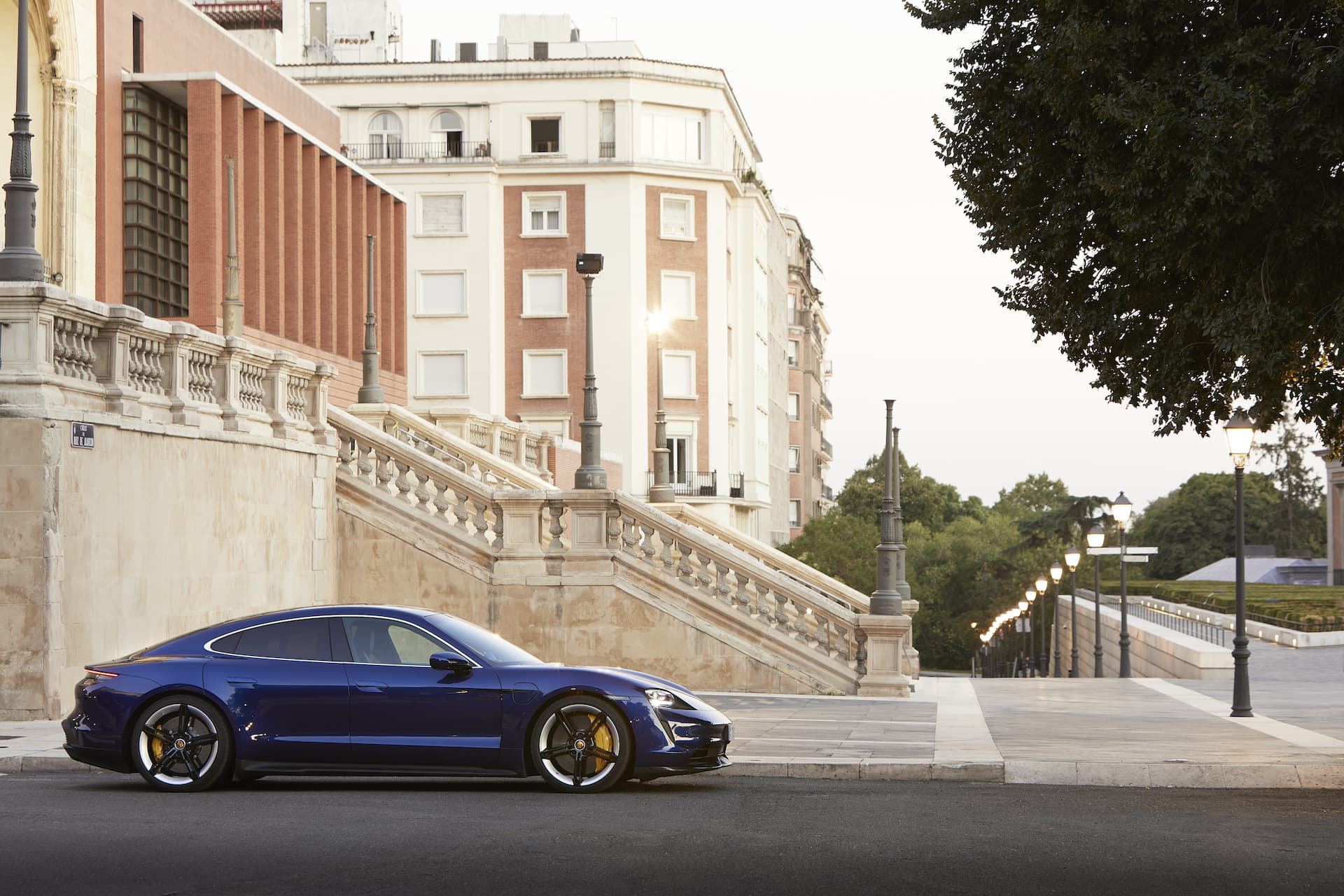 Porsche Taycan Azul Gentian 20
