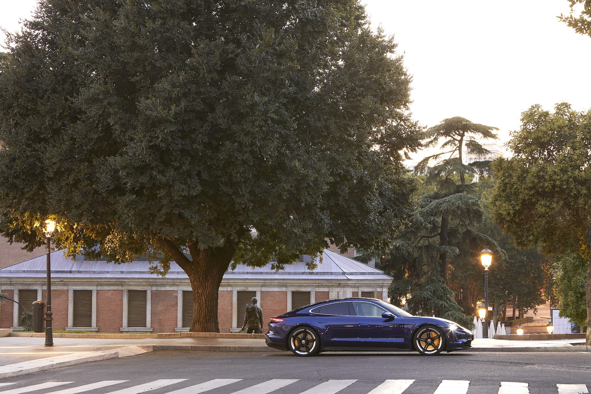 Porsche Taycan Azul Gentian 22