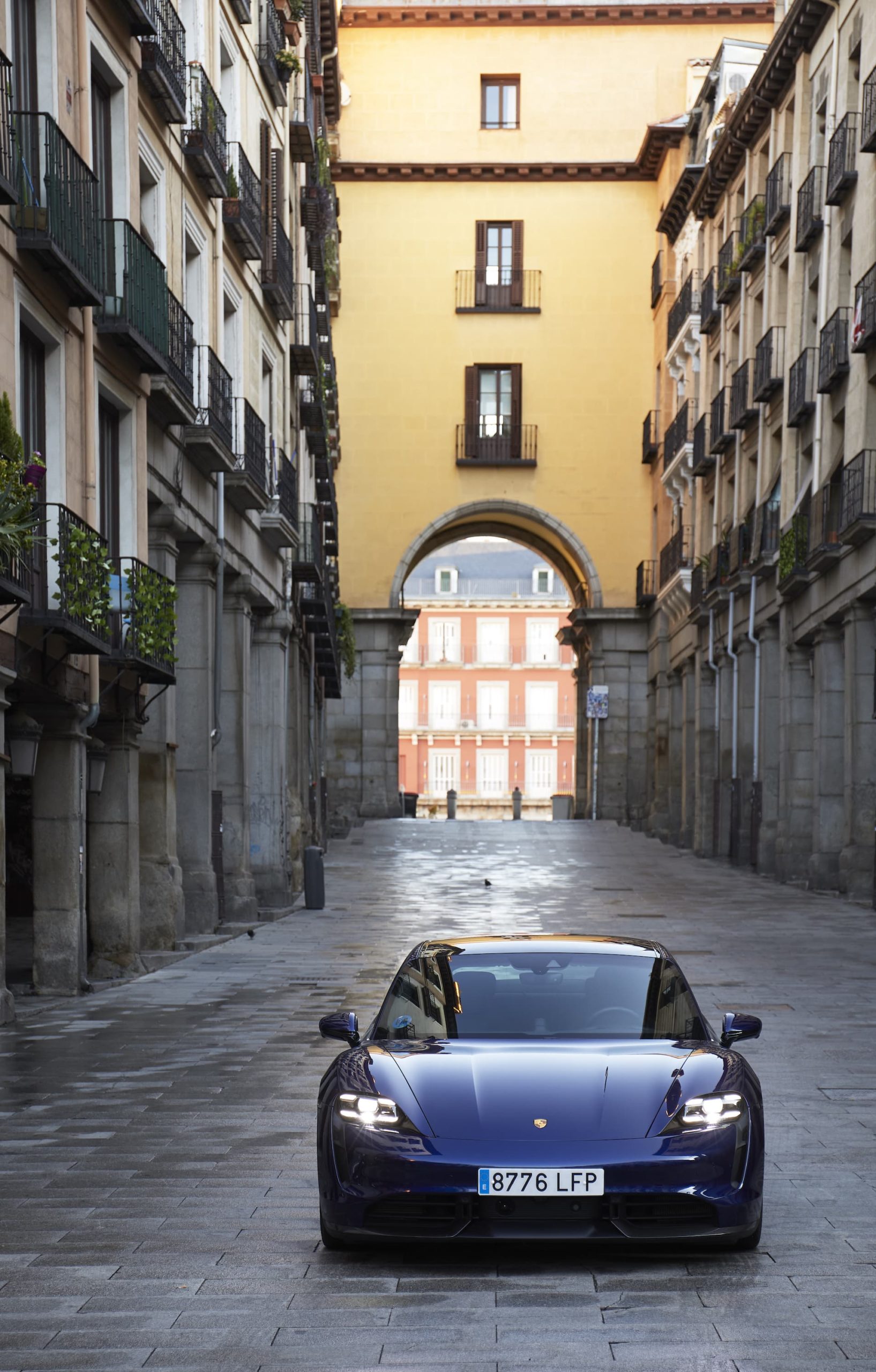 Porsche Taycan Azul Gentian 30