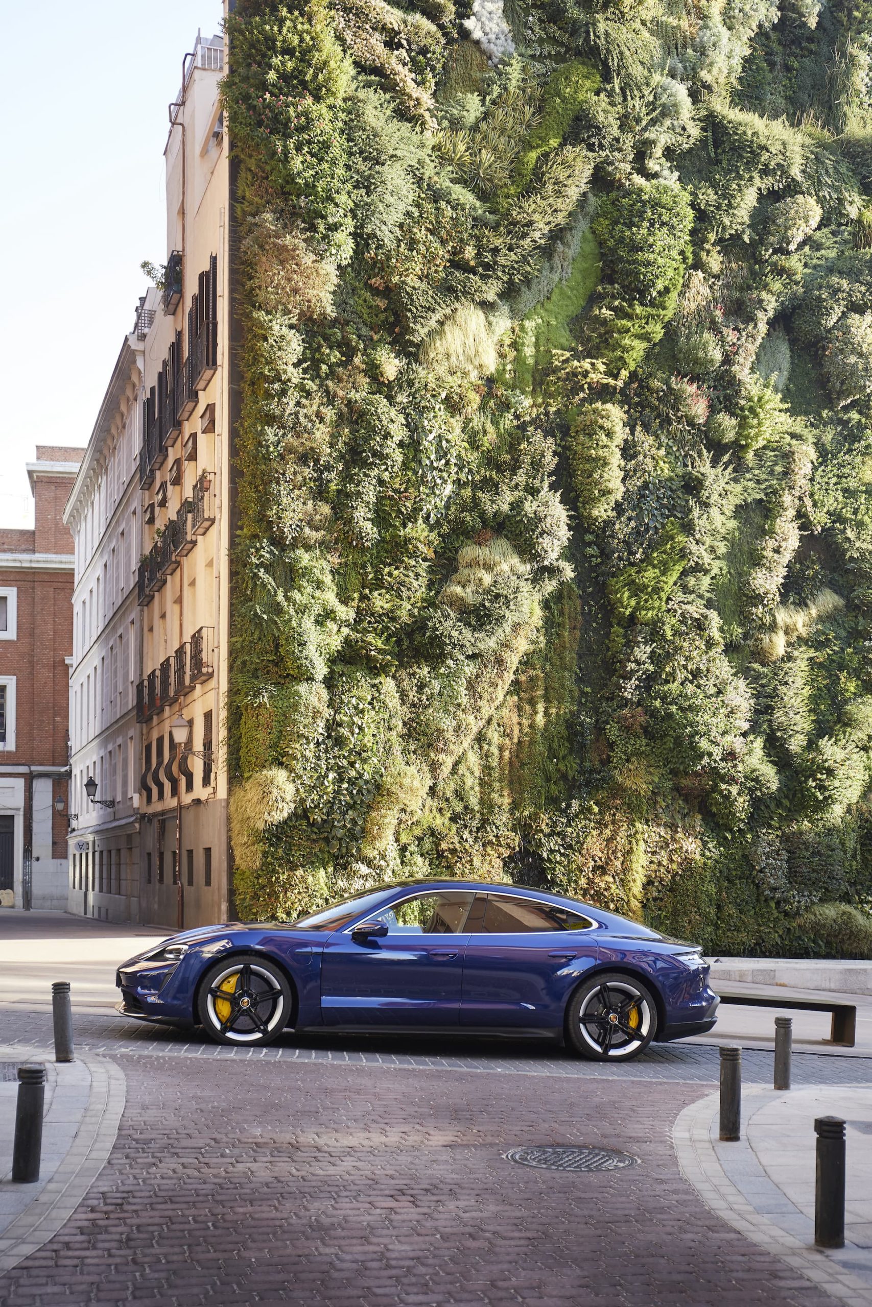 Porsche Taycan Azul Gentian 32