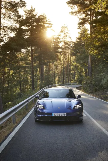 Porsche Taycan Azul Gentian 34