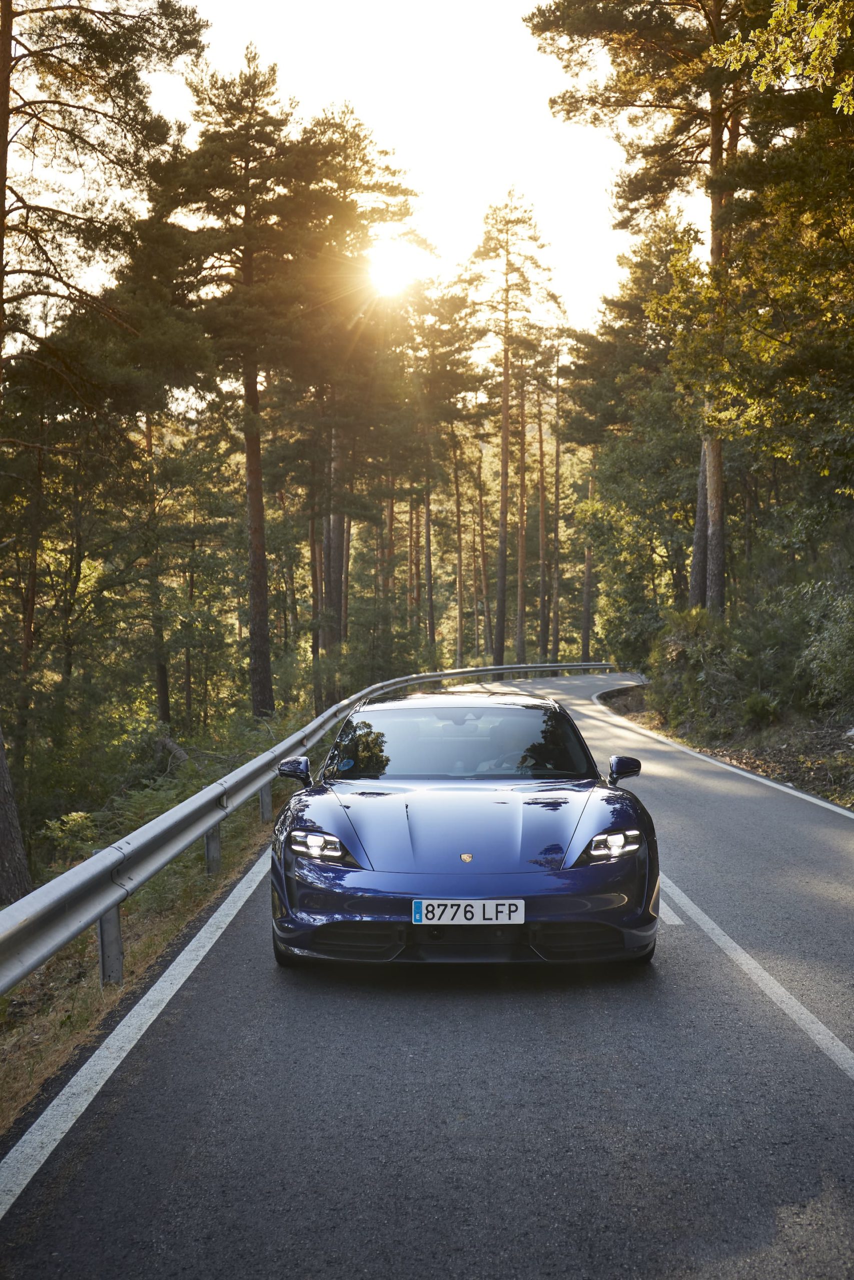 Porsche Taycan Azul Gentian 34