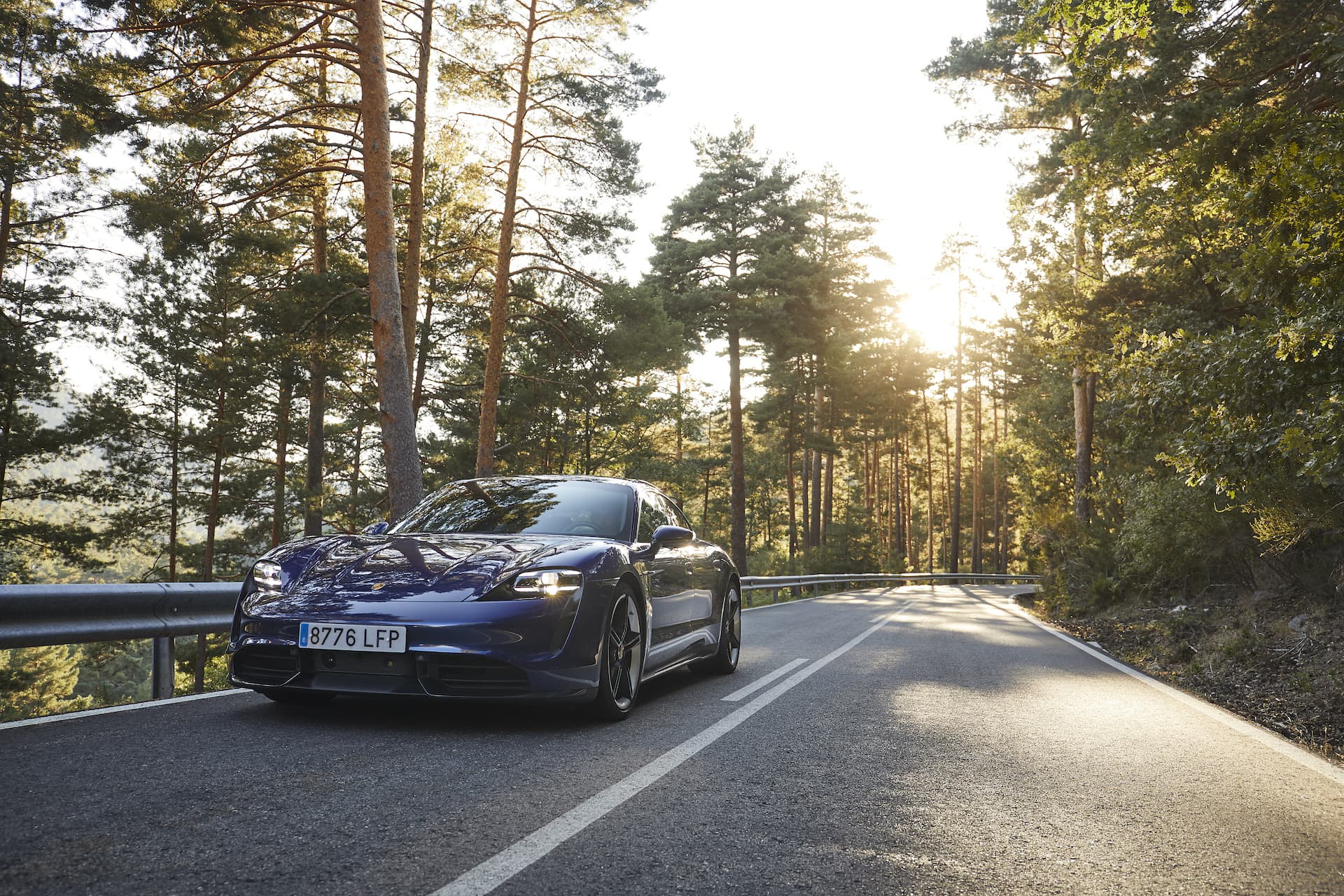 Porsche Taycan Azul Gentian 36