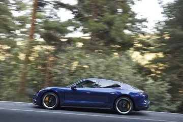 Porsche Taycan Azul Gentian 38