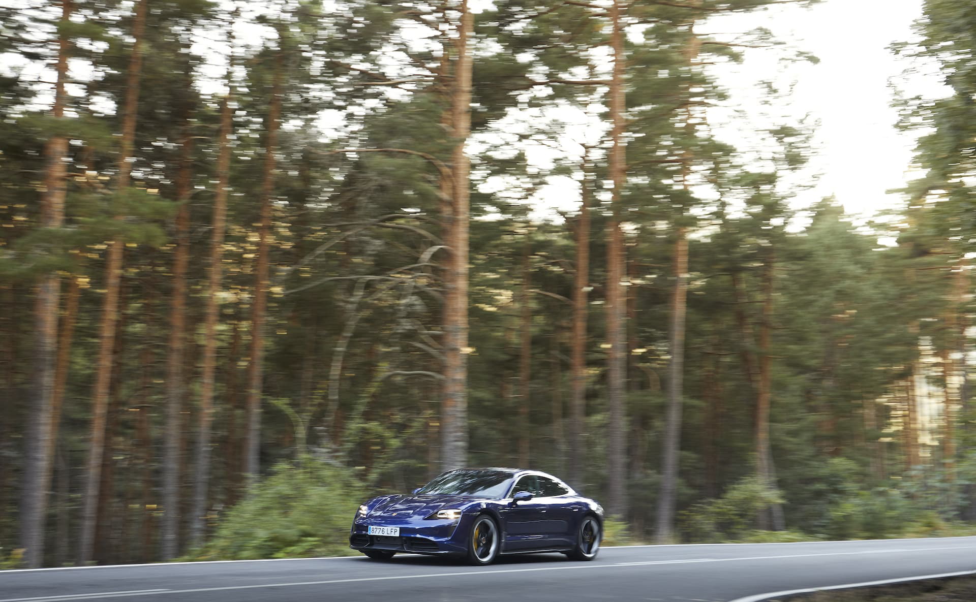 Porsche Taycan Azul Gentian 39