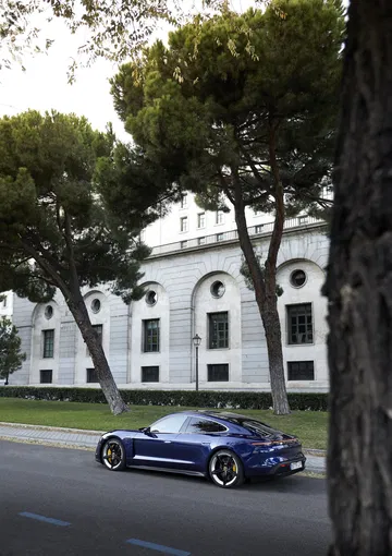 Porsche Taycan Azul Gentian 4