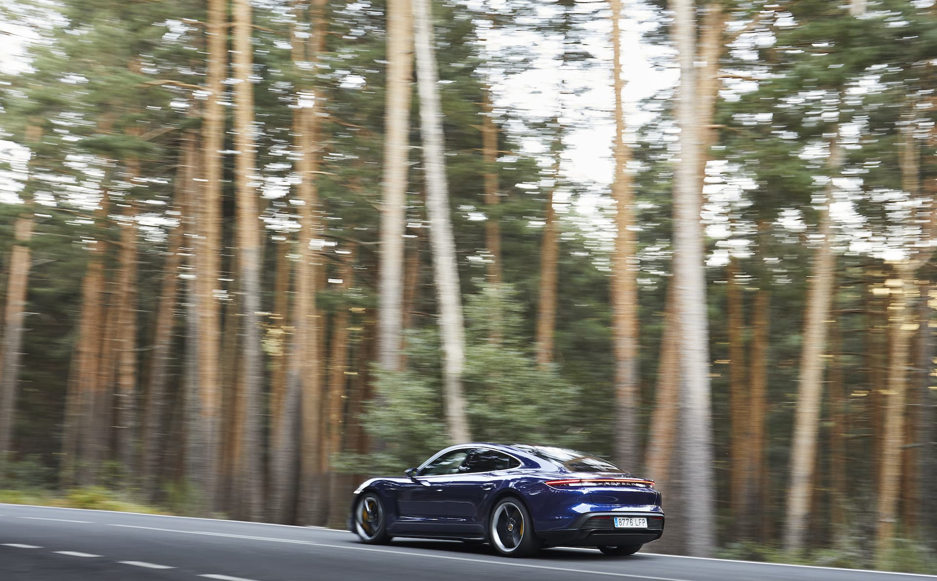 Porsche Taycan Azul Gentian 41