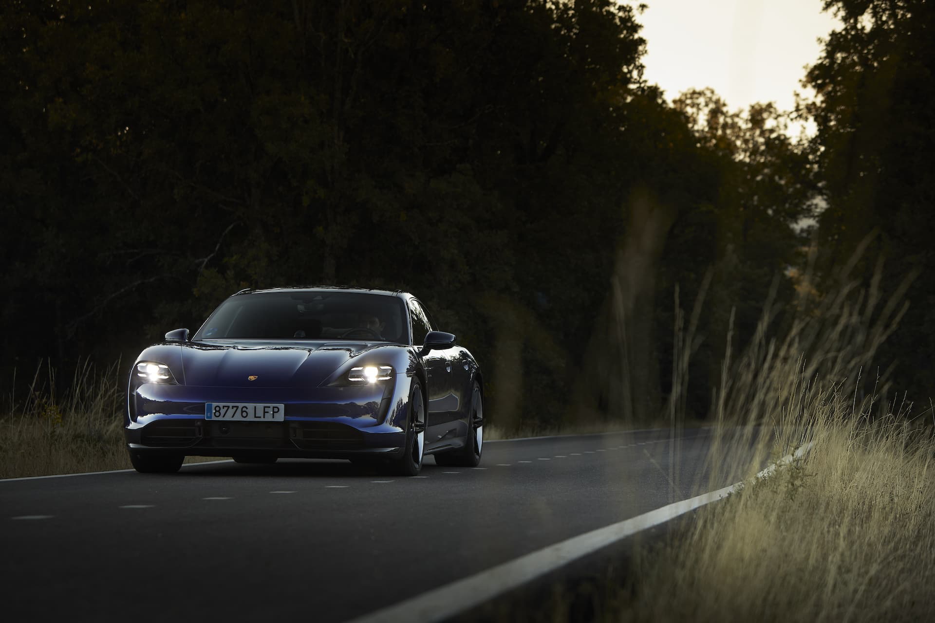 Porsche Taycan Azul Gentian 42