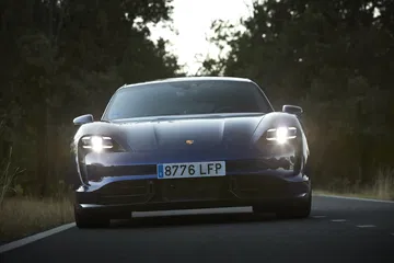 Porsche Taycan Azul Gentian 46