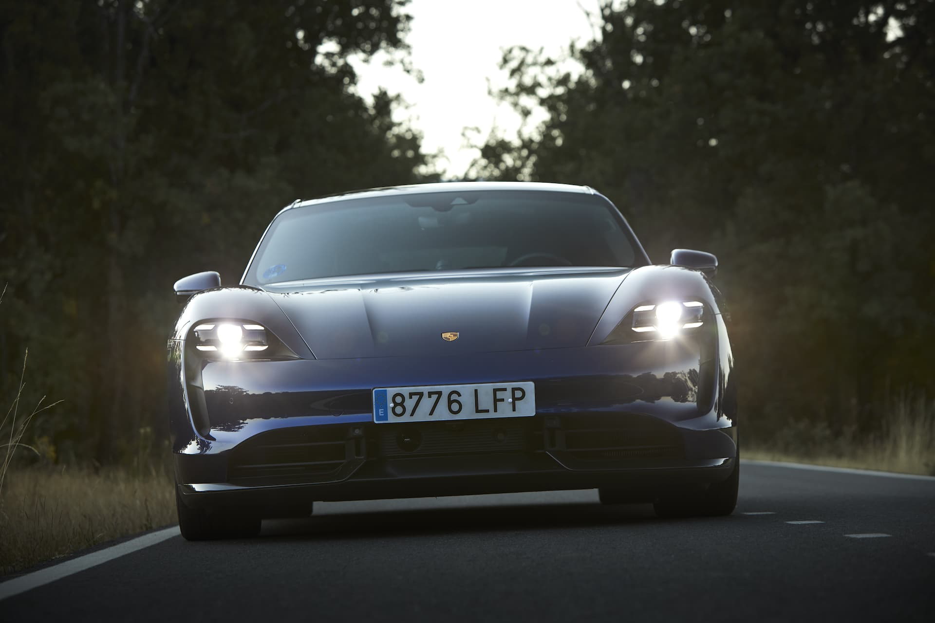 Porsche Taycan Azul Gentian 46