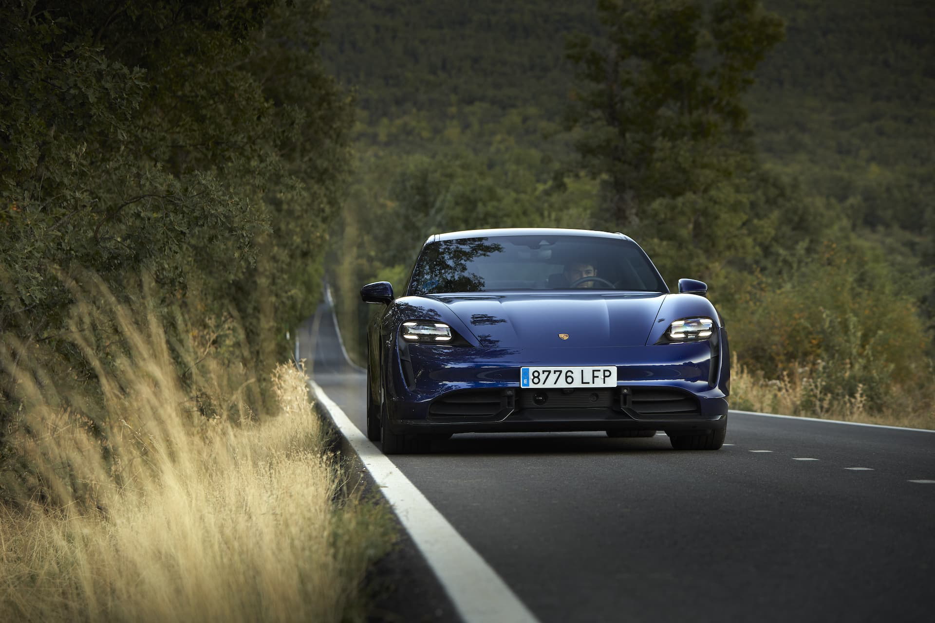 Porsche Taycan Azul Gentian 47