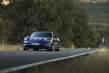 Porsche Taycan Azul Gentian 48