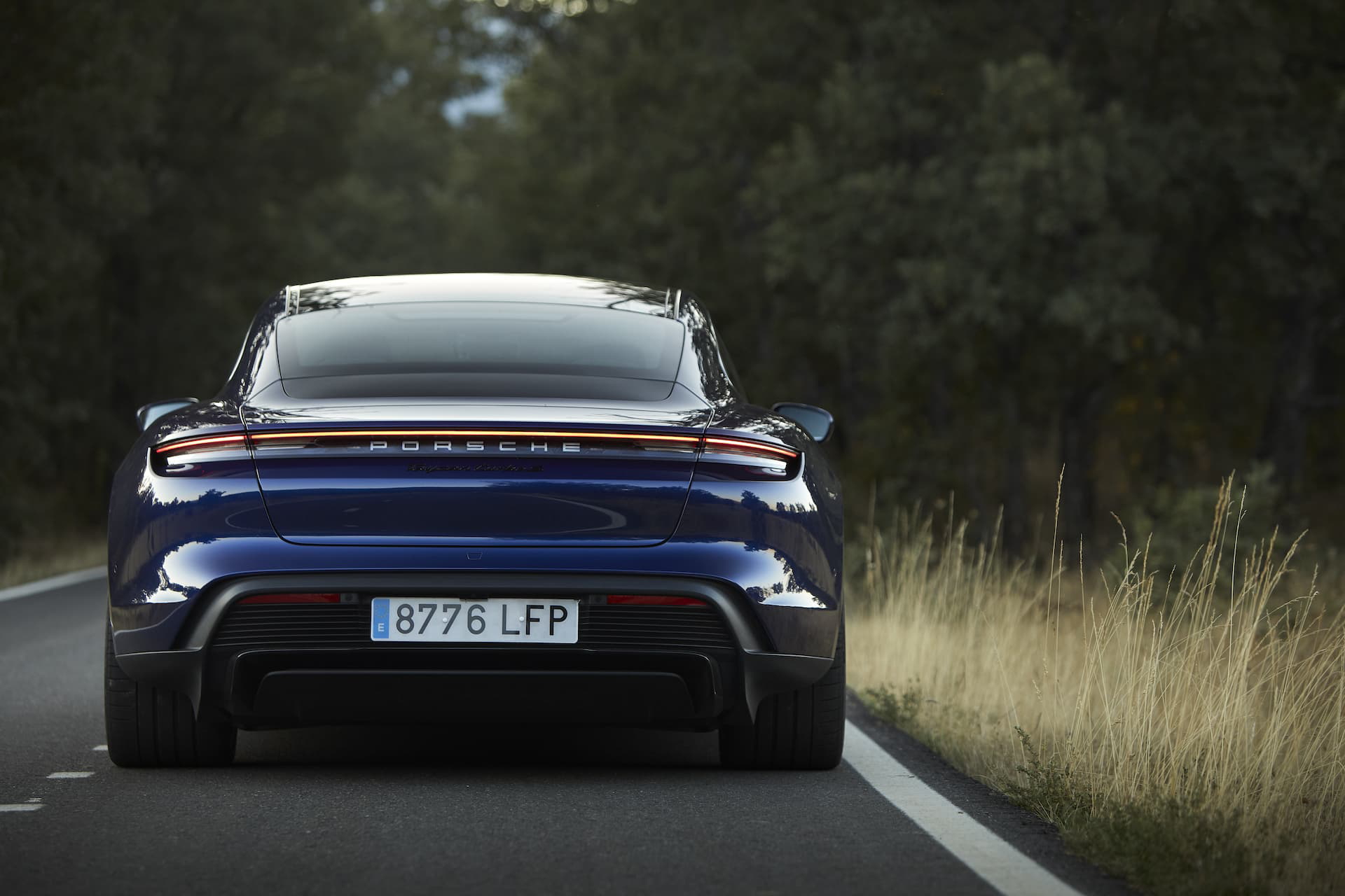 Porsche Taycan Azul Gentian 49