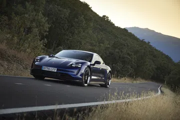 Porsche Taycan Azul Gentian 51