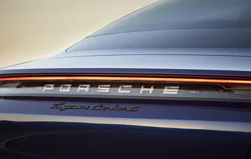 Porsche Taycan Azul Gentian 52