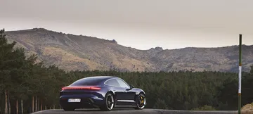 Porsche Taycan Azul Gentian 54