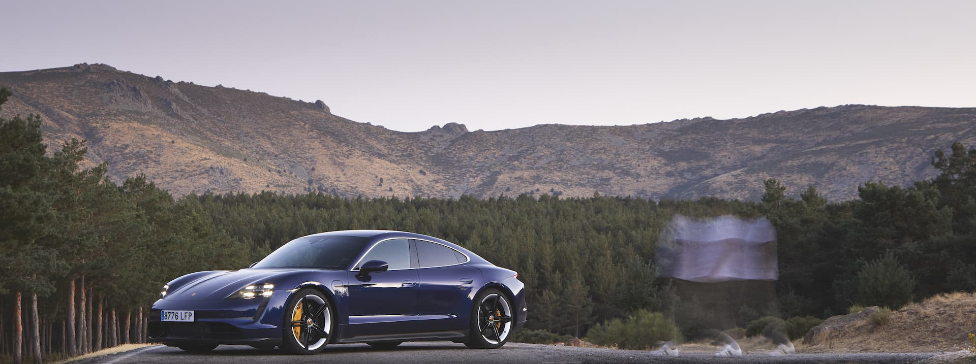 Porsche Taycan Azul Gentian 56