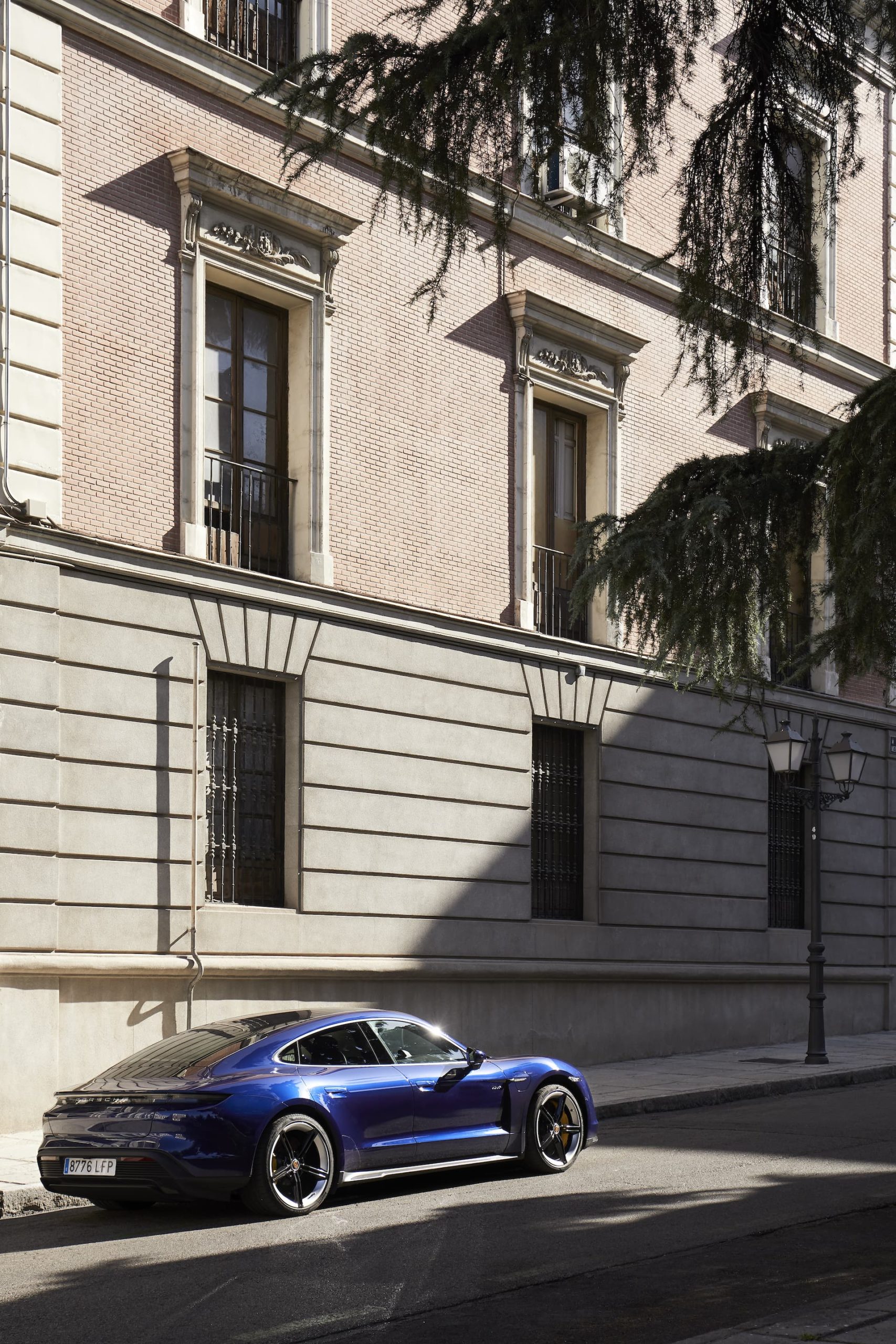 Porsche Taycan Azul Gentian 61