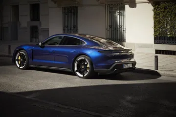 Porsche Taycan Azul Gentian 68