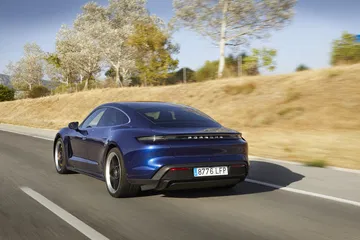 Porsche Taycan Azul Gentian 71