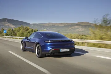 Porsche Taycan Azul Gentian 72