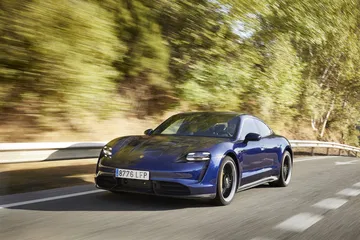 Porsche Taycan Azul Gentian 77