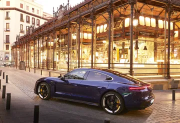 Porsche Taycan Azul Gentian 8