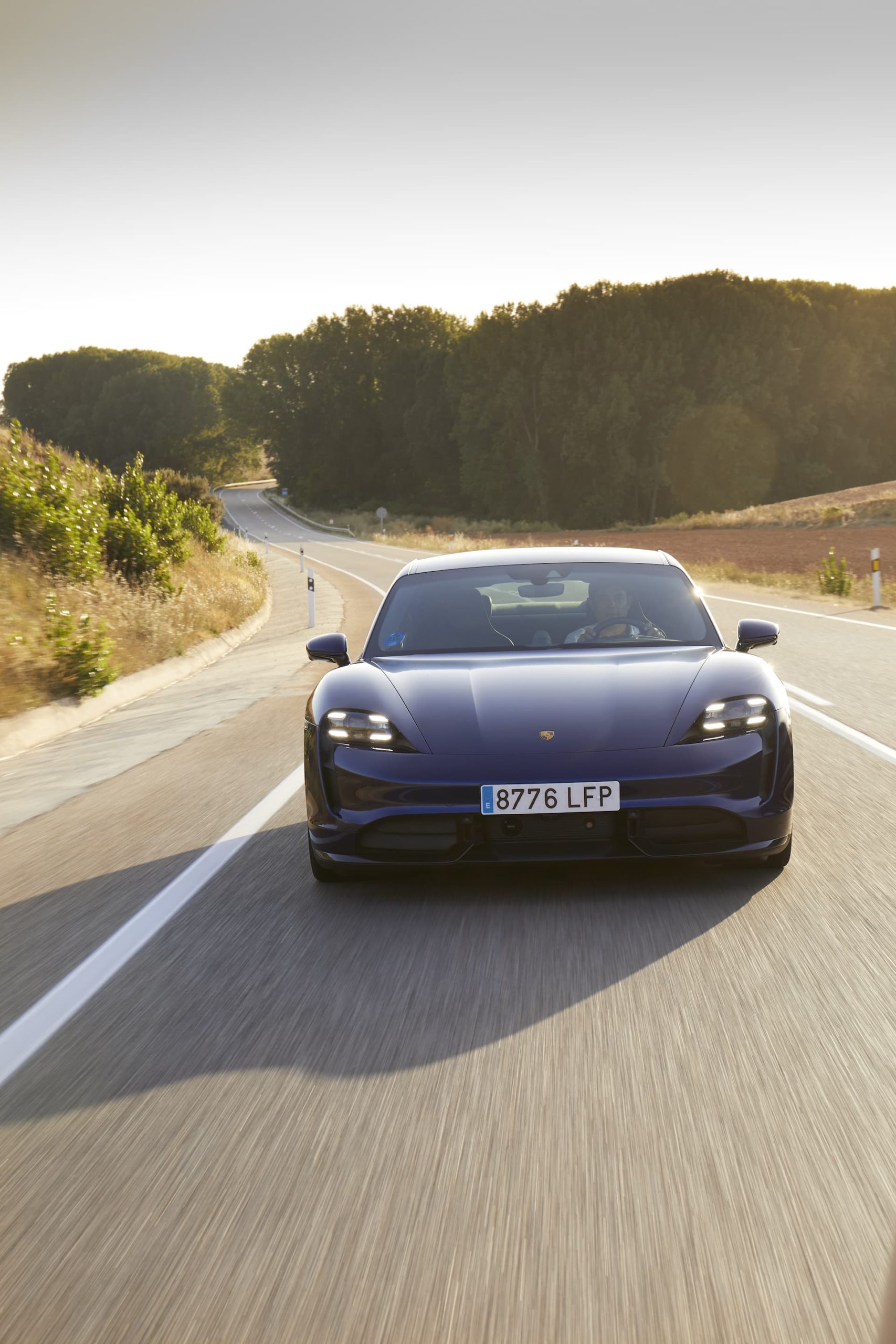 Porsche Taycan Azul Gentian 88
