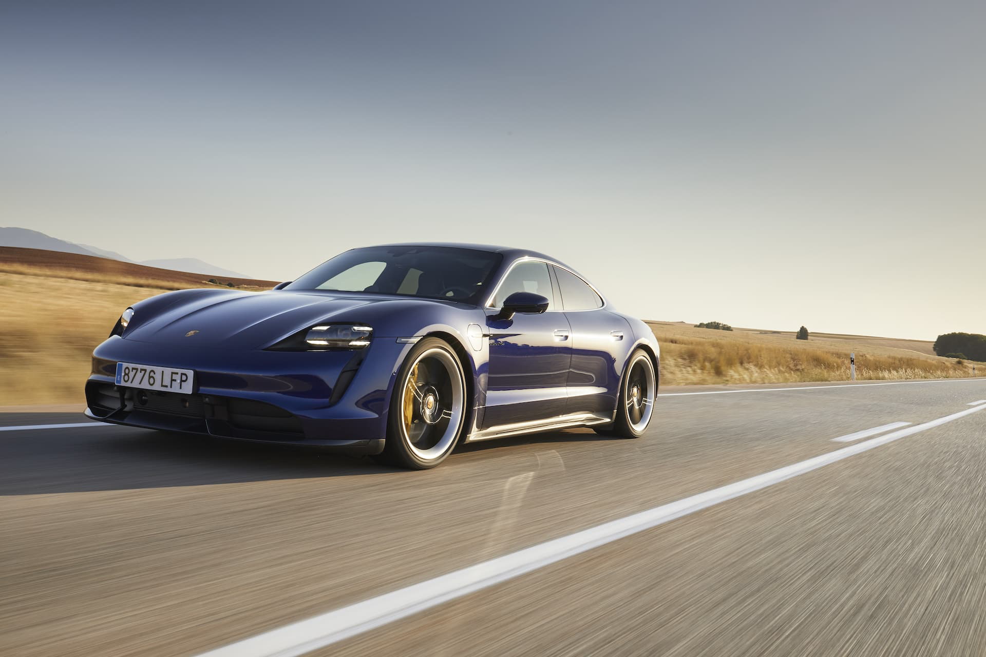 Porsche Taycan Azul Gentian 90