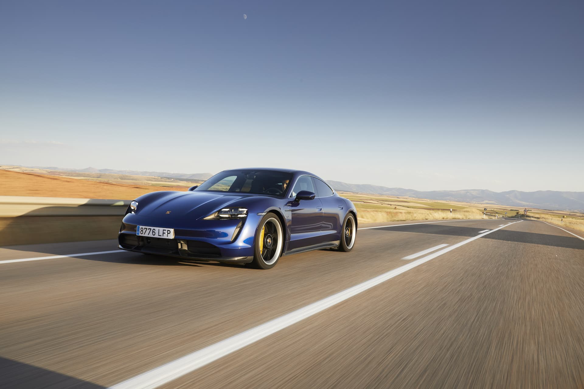 Porsche Taycan Azul Gentian 91