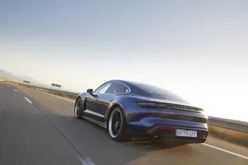 Porsche Taycan Azul Gentian 97