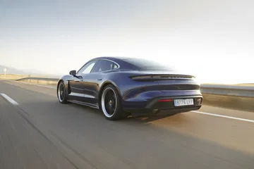 Porsche Taycan Azul Gentian 98