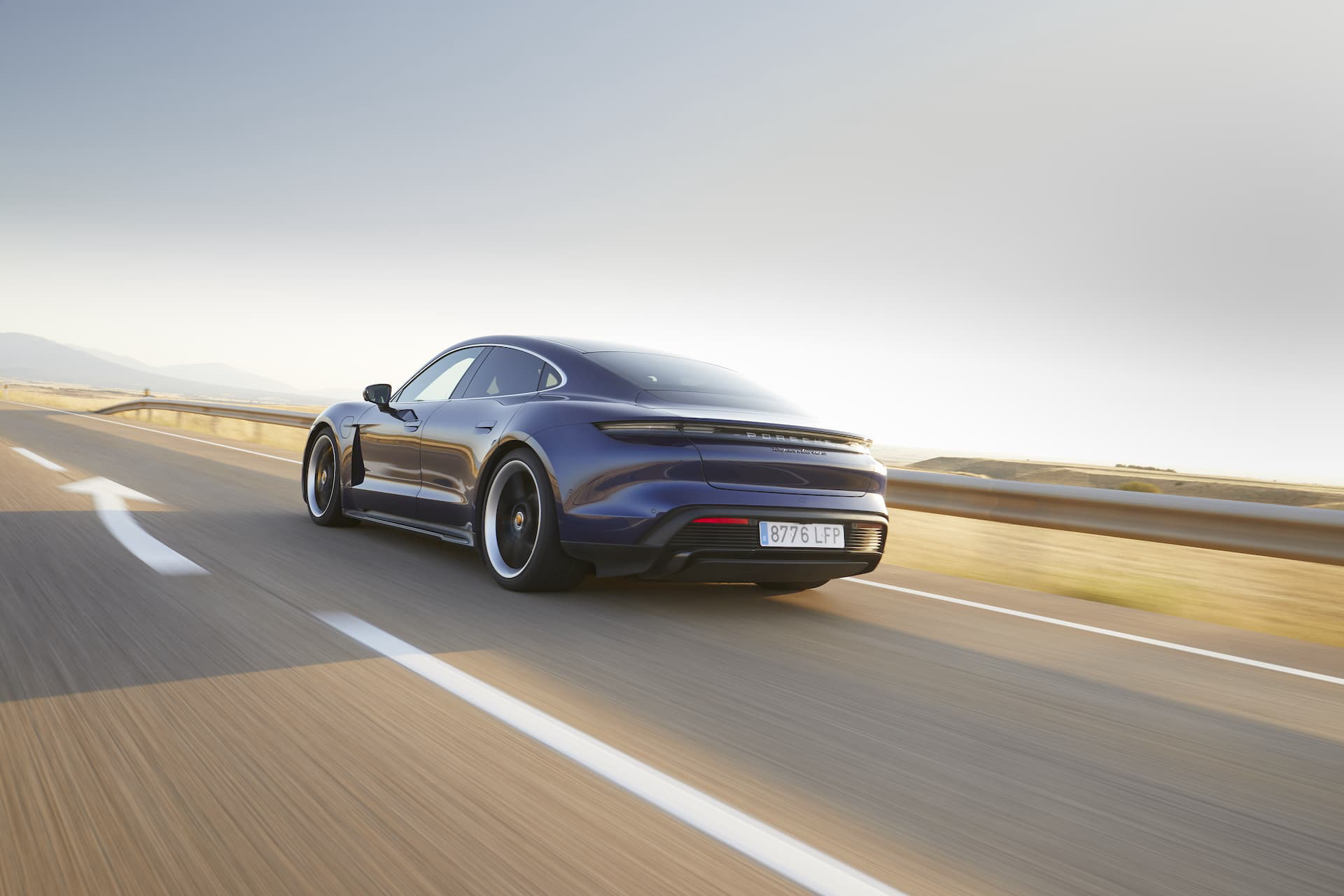 Porsche Taycan Azul Gentian 99