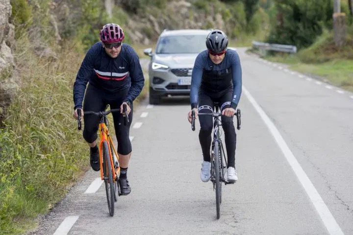 Supuesto Adelantar Ciclista Linea Continua Prohibido 01