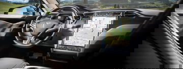 Tesla Elon Musk Semiconductores Crisis Model S Interior Pantalla
