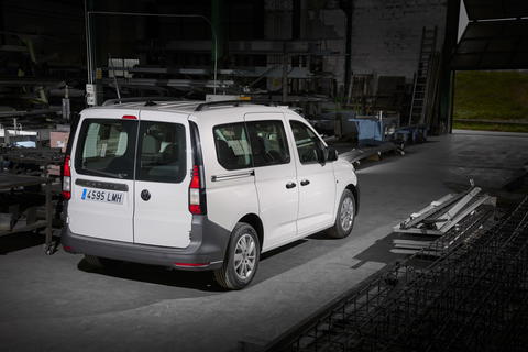 Volkswagen_Caddy_Kombi (21)