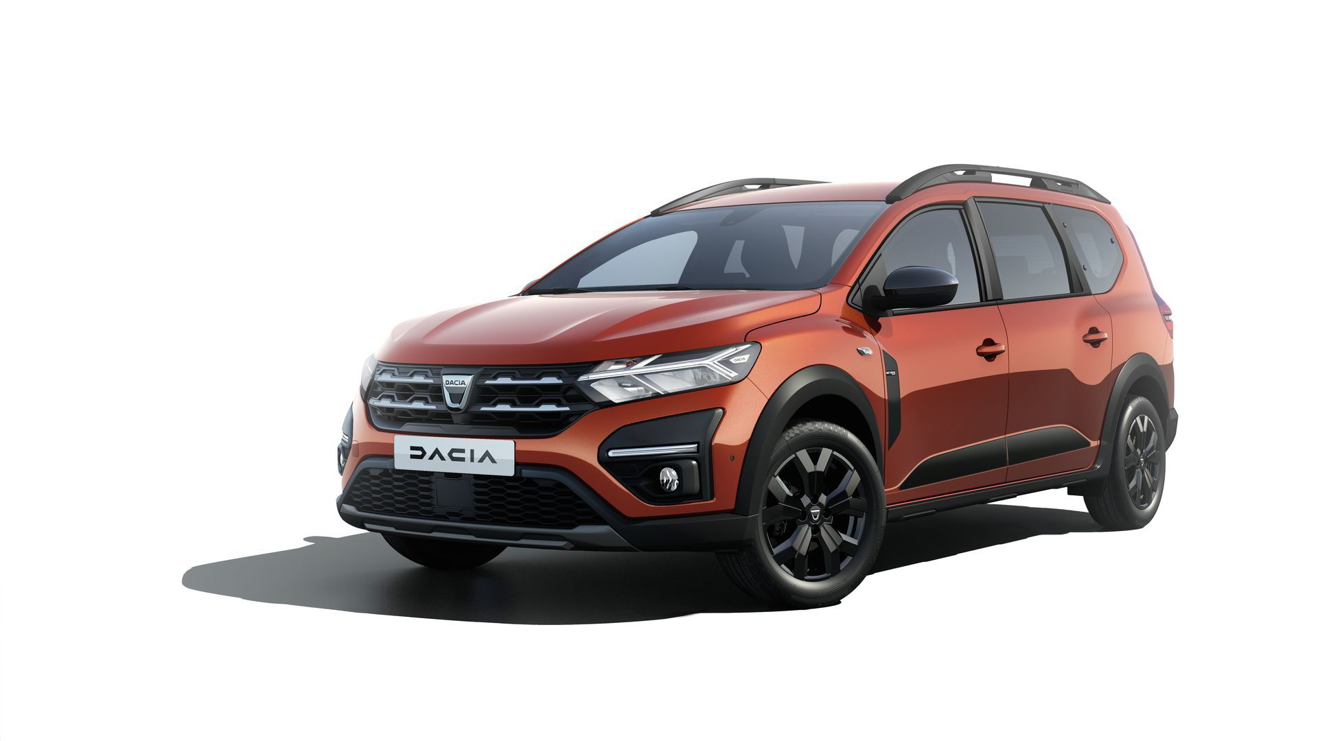 Vista angular del Dacia Jogger destacando su diseño frontal y lateral.