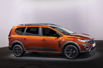 Vista lateral del Dacia Jogger destacando su diseño familiar.