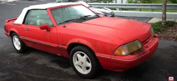 Detallado Ford Mustang Abandonado