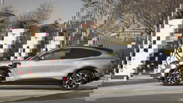 Ford Mustang Mach E 2021 Ionity 01