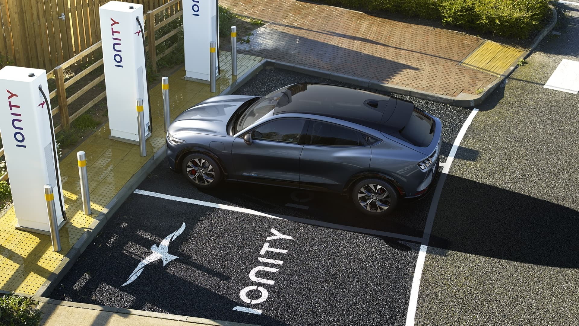 Ford Mustang Mach E 2021 Ionity 03