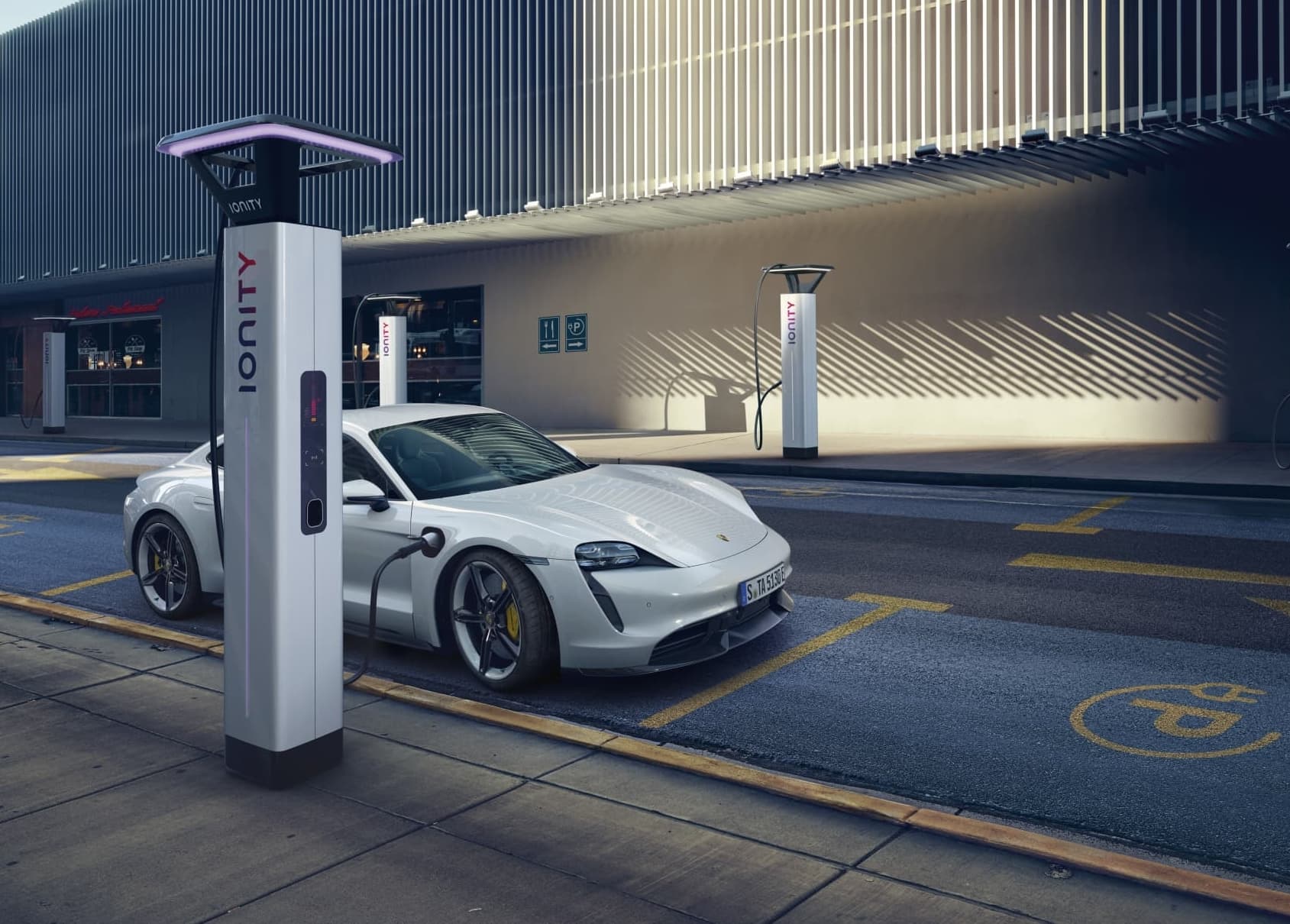 Ionity Porsche Taycan 0921 03