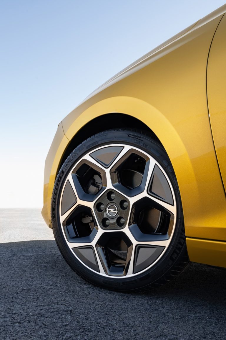 opel-astra-2022-llanta-rueda-0921-028-768x1152.jpg