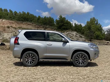 Toyota Land Cruiser 3p Perfil
