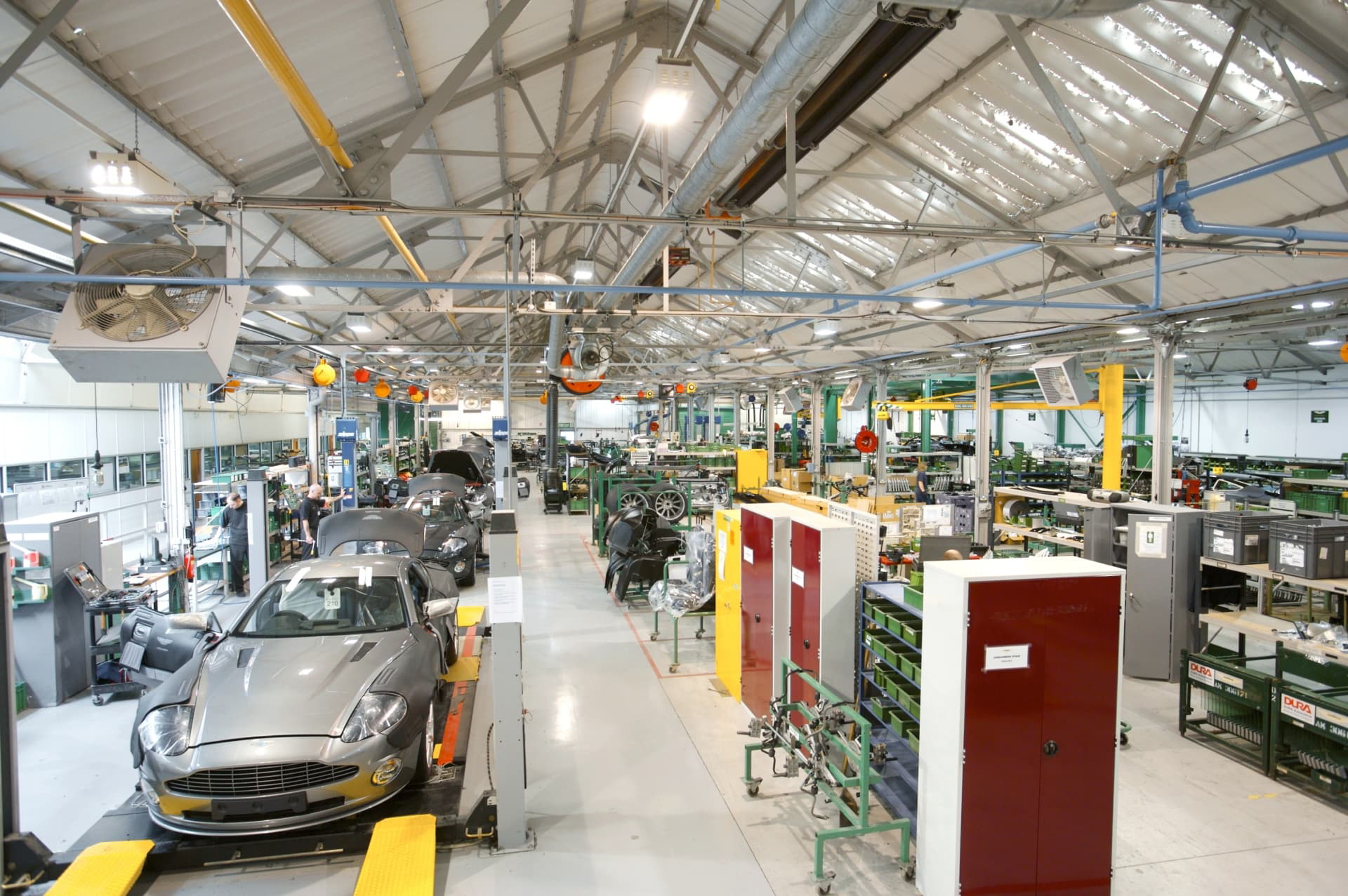 Aston Martin Vanquish 20 Aniversario 11 Fabrica