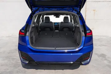 Amplio maletero del BMW Serie 2 Active Tourer, demostrando su versatilidad y espacio.