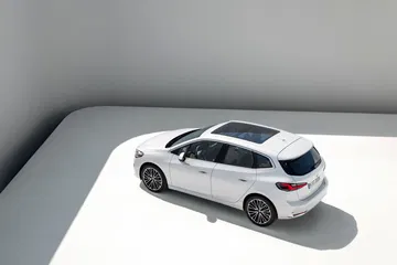 BMW Serie 2 Active Tourer con techo solar panorámico.